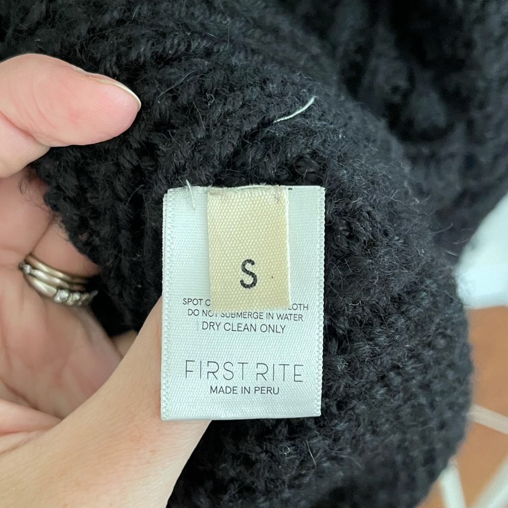 First Rite Cropped Sweater - Picture 4 of 5